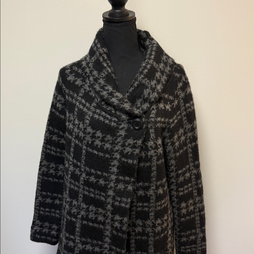 Ellen Tracy Charcoal and Black Checkered Cape